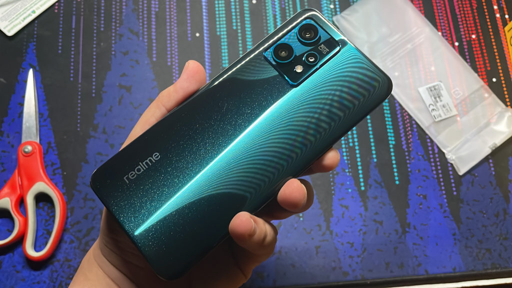 realme 9 Pro+ in Aurora Green