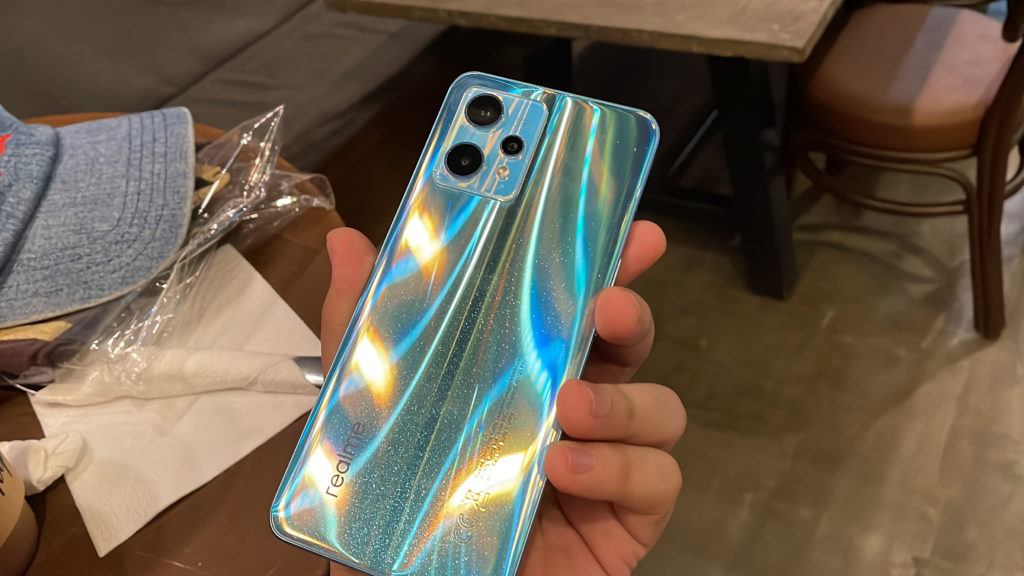 realme 9 Pro+ in Sunrise Blue with the Light Shift Design