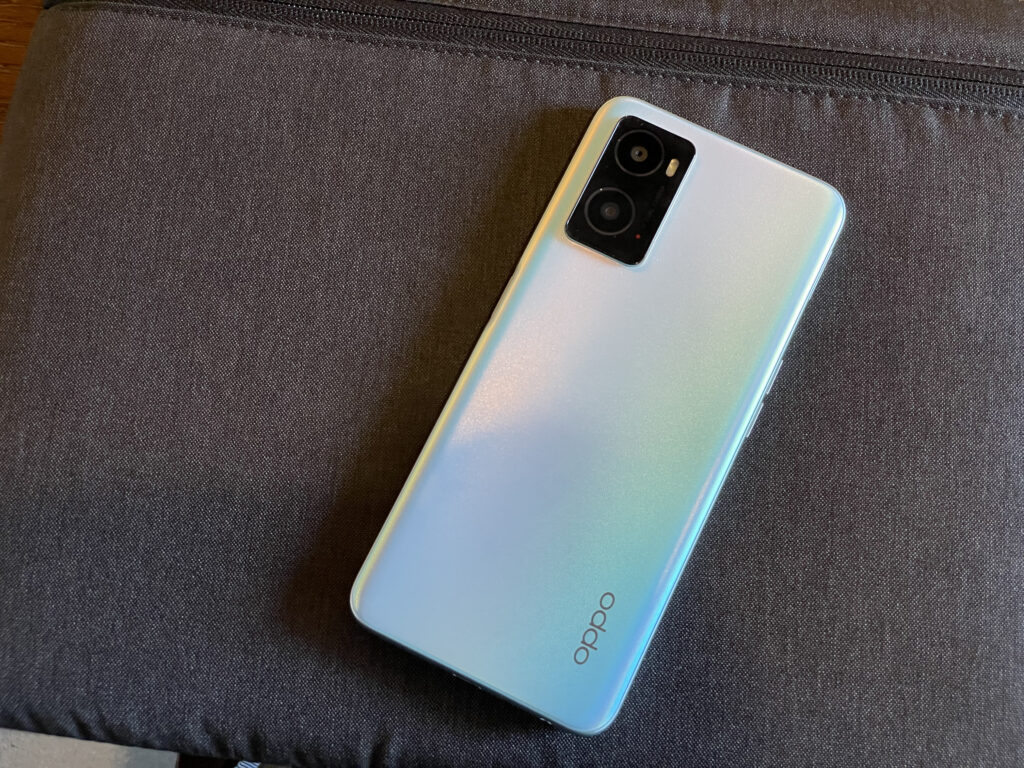OPPO A76 review - OPPO Glow Design