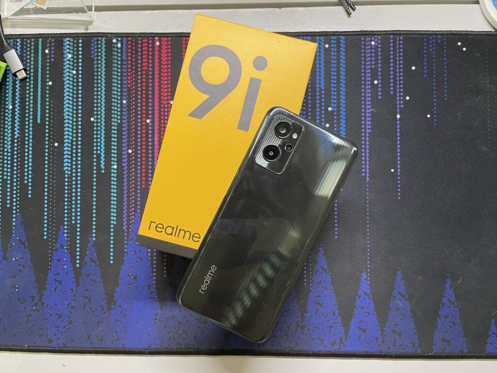 realme 9i Review - Stereo Prism Design