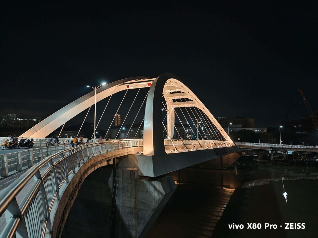 vivo X80 Pro Shot of Binondo-Intramuros Bridge