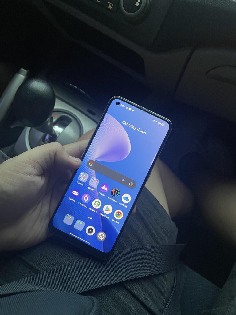 realme 9 Review - Super AMOLED Display