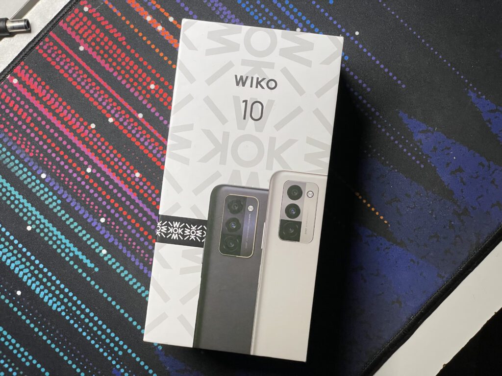 WIKO 10 Review - Box for Black and Silver