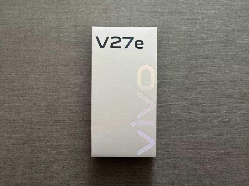 vivo V27e First Impressions - The Box