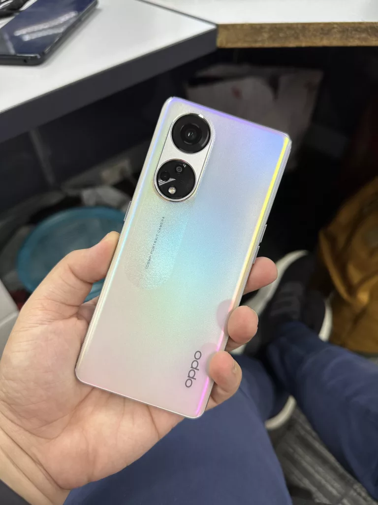 OPPO Reno8 T 5G Review - OPPO Glow Design