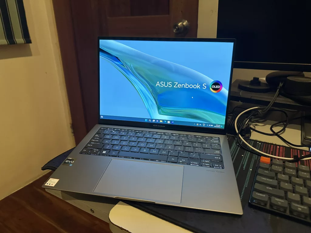 ASUS Zenbook S 13 OLED First Impressions - OLED Display