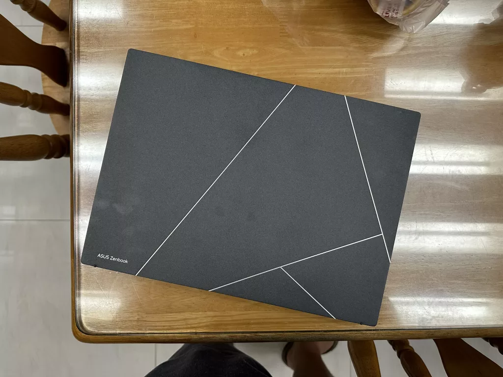 ASUS Zenbook S 13 OLED First Impressions - Slim and Light Design