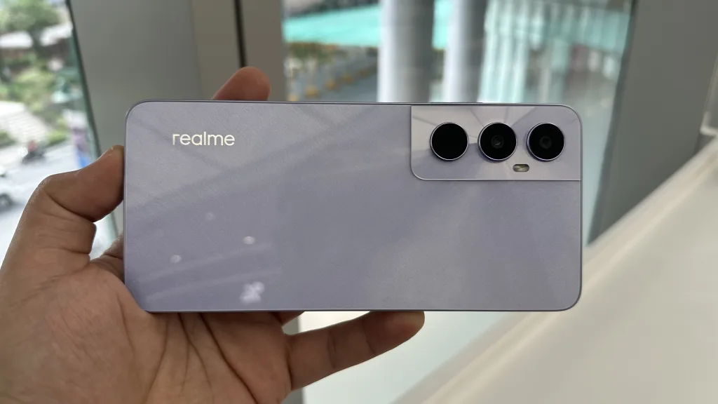 realme C65 First Impressions - Shining Starlight Design