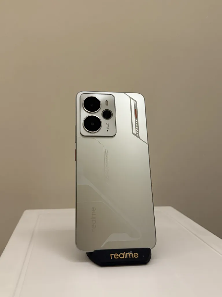 realme 14 5G Review - Mecha Design