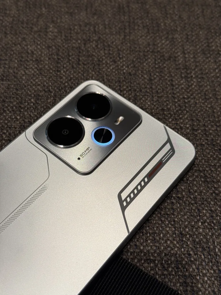 realme 14 5G Review - Pulse Light