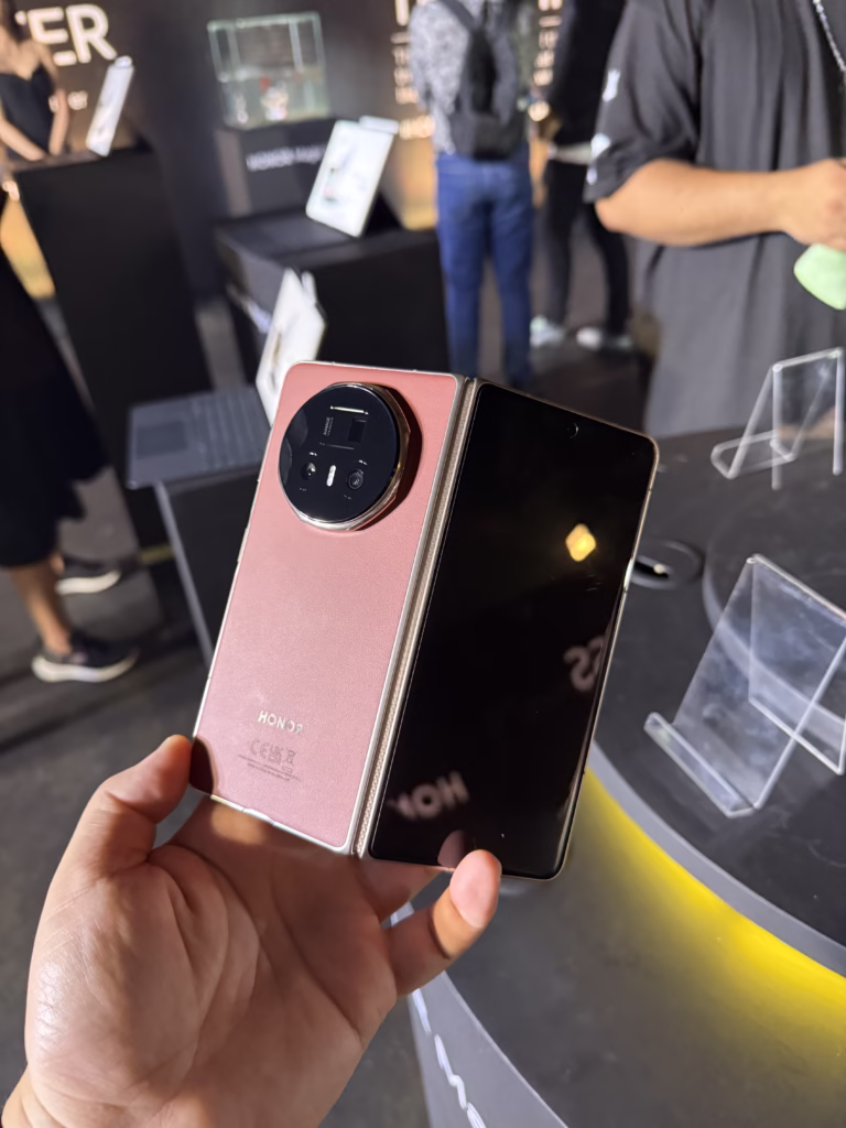 HONOR Magic V5 - Foldable Showcase